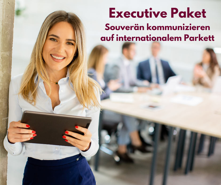 Frau mit Ipad, Online Coaching Job Interview